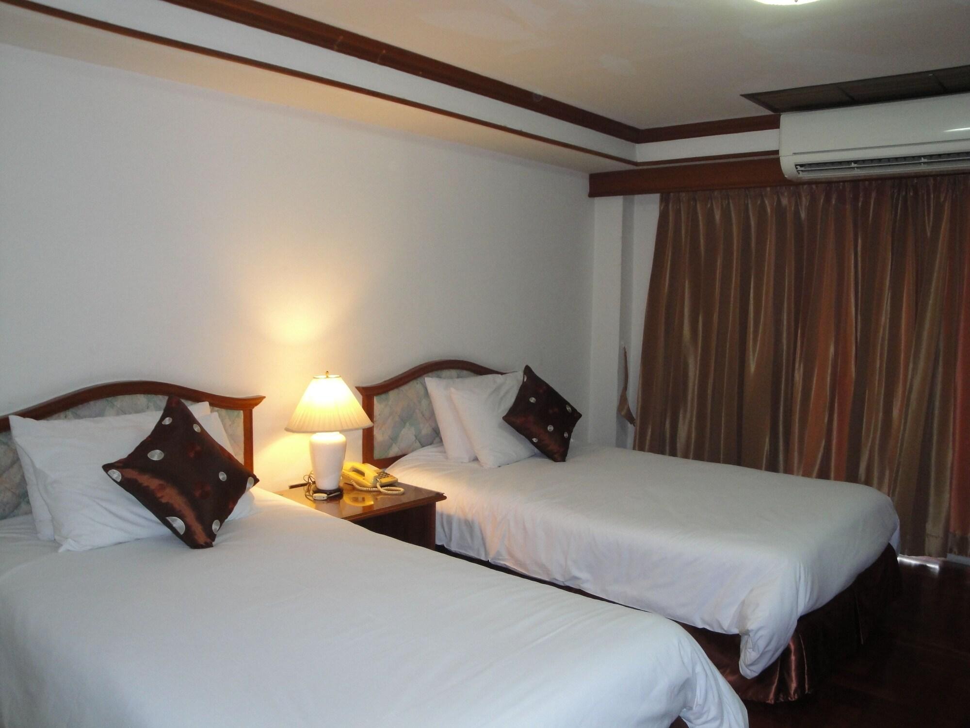 Interchange Tower Serviced Apartment - Sha Extra Plus Bangkok Bagian luar foto