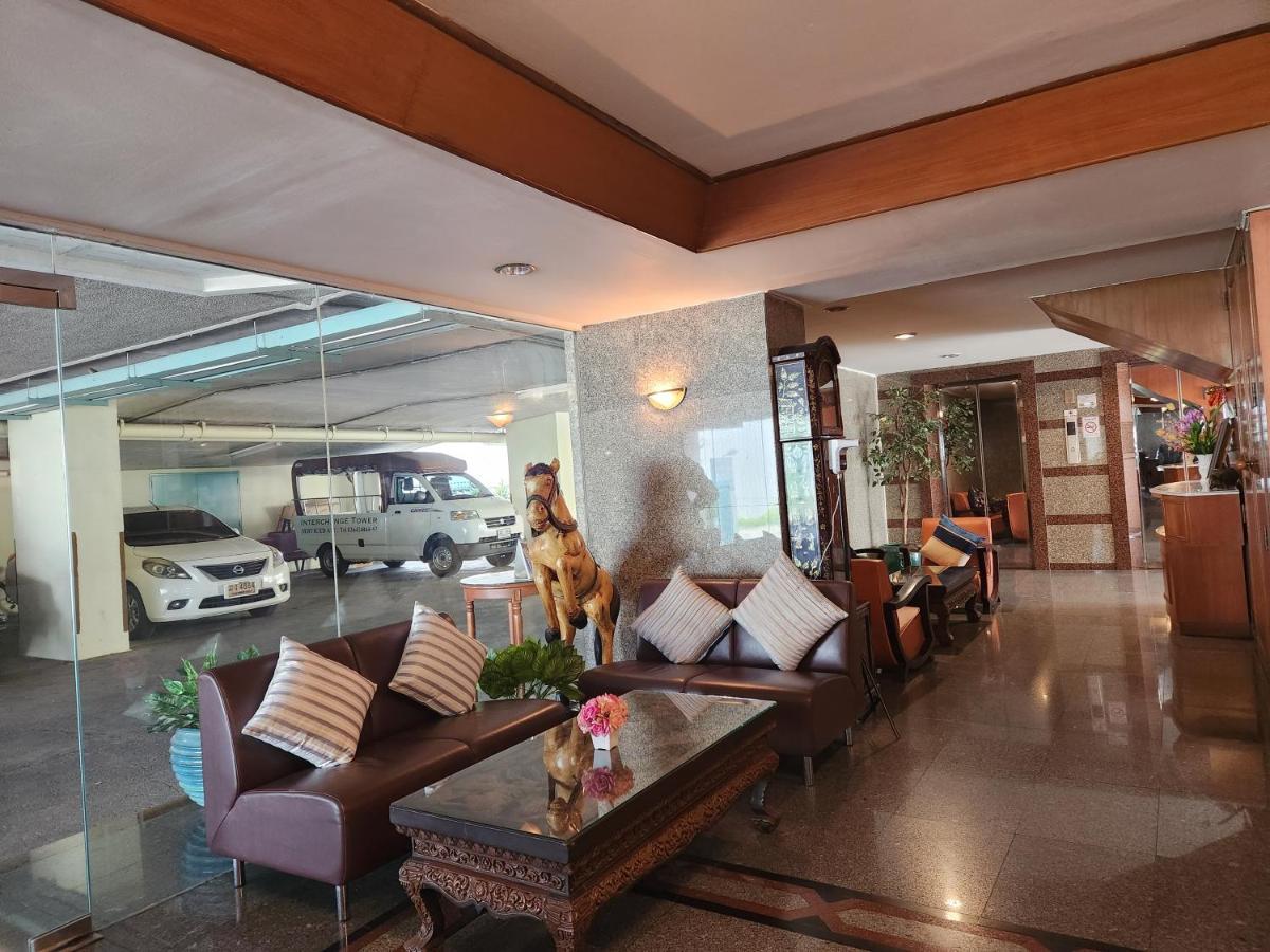 Interchange Tower Serviced Apartment - Sha Extra Plus Bangkok Bagian luar foto