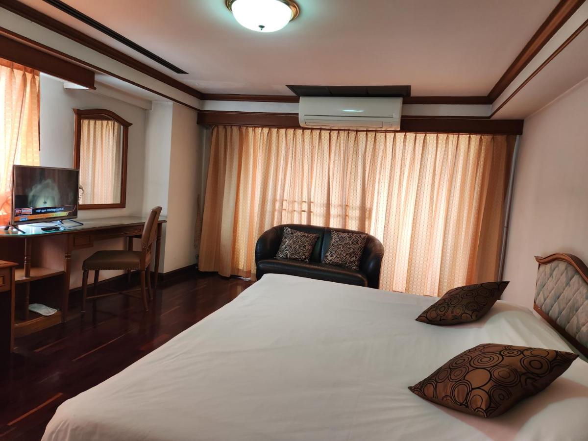 Interchange Tower Serviced Apartment - Sha Extra Plus Bangkok Bagian luar foto