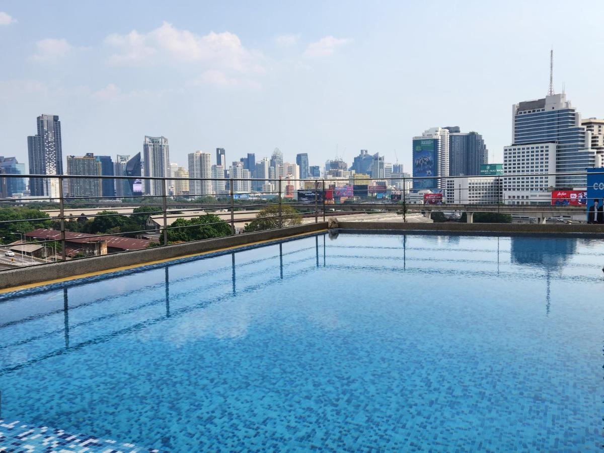 Interchange Tower Serviced Apartment - Sha Extra Plus Bangkok Bagian luar foto