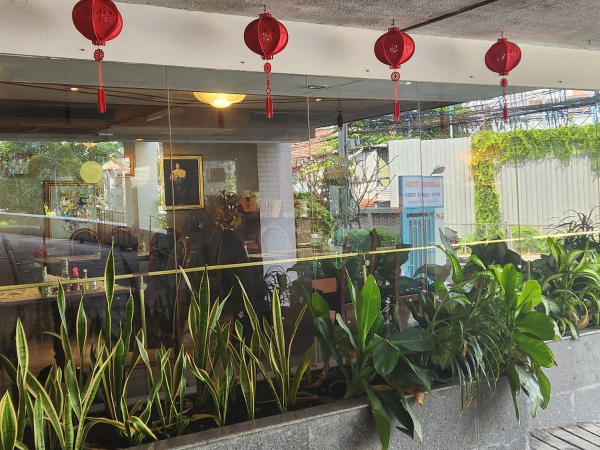 Interchange Tower Serviced Apartment - Sha Extra Plus Bangkok Bagian luar foto