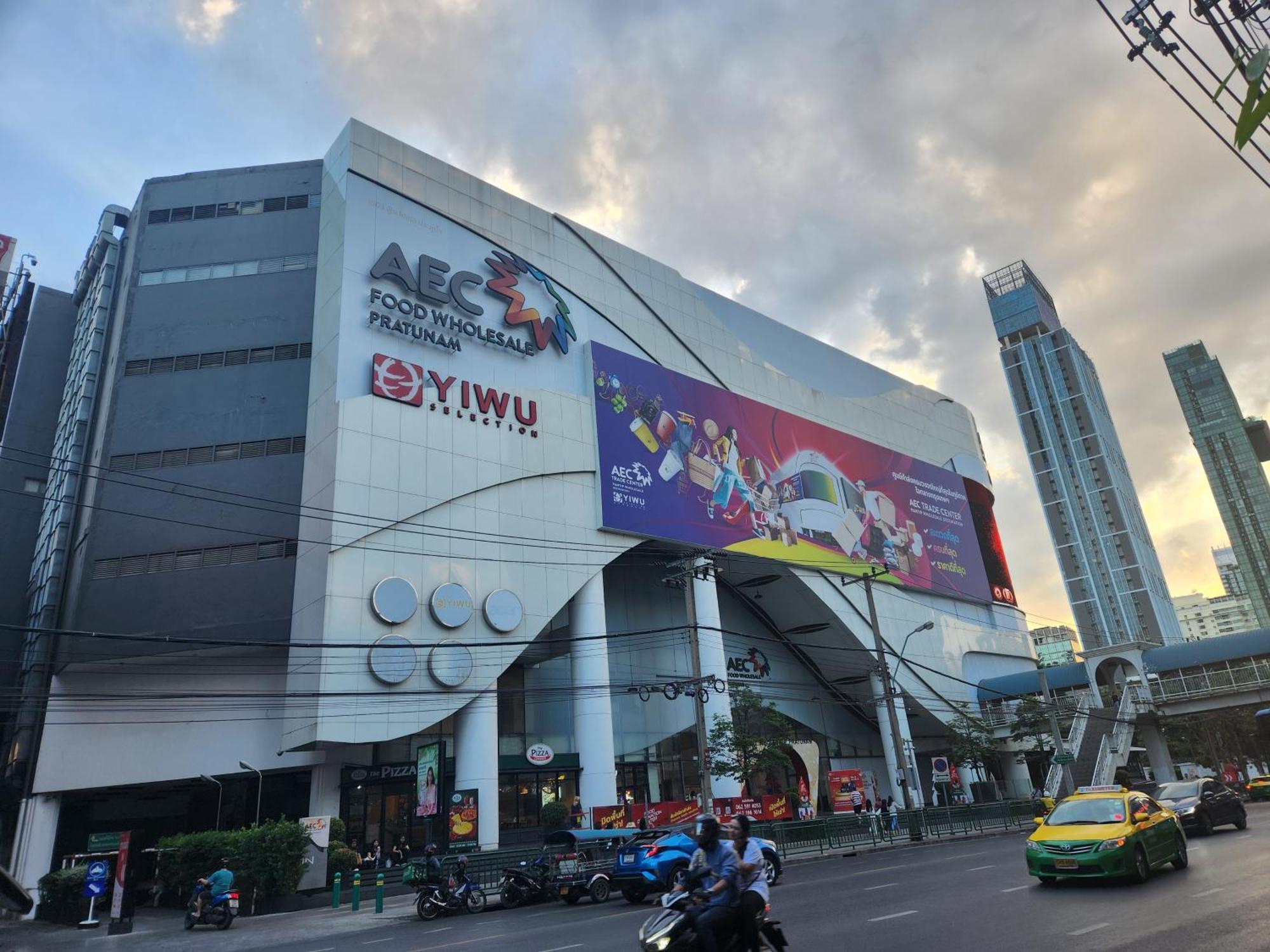 Interchange Tower Serviced Apartment - Sha Extra Plus Bangkok Bagian luar foto