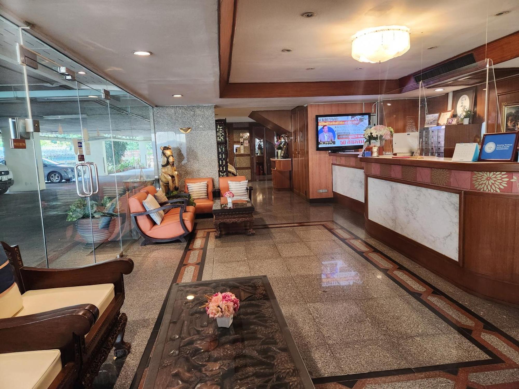 Interchange Tower Serviced Apartment - Sha Extra Plus Bangkok Bagian luar foto