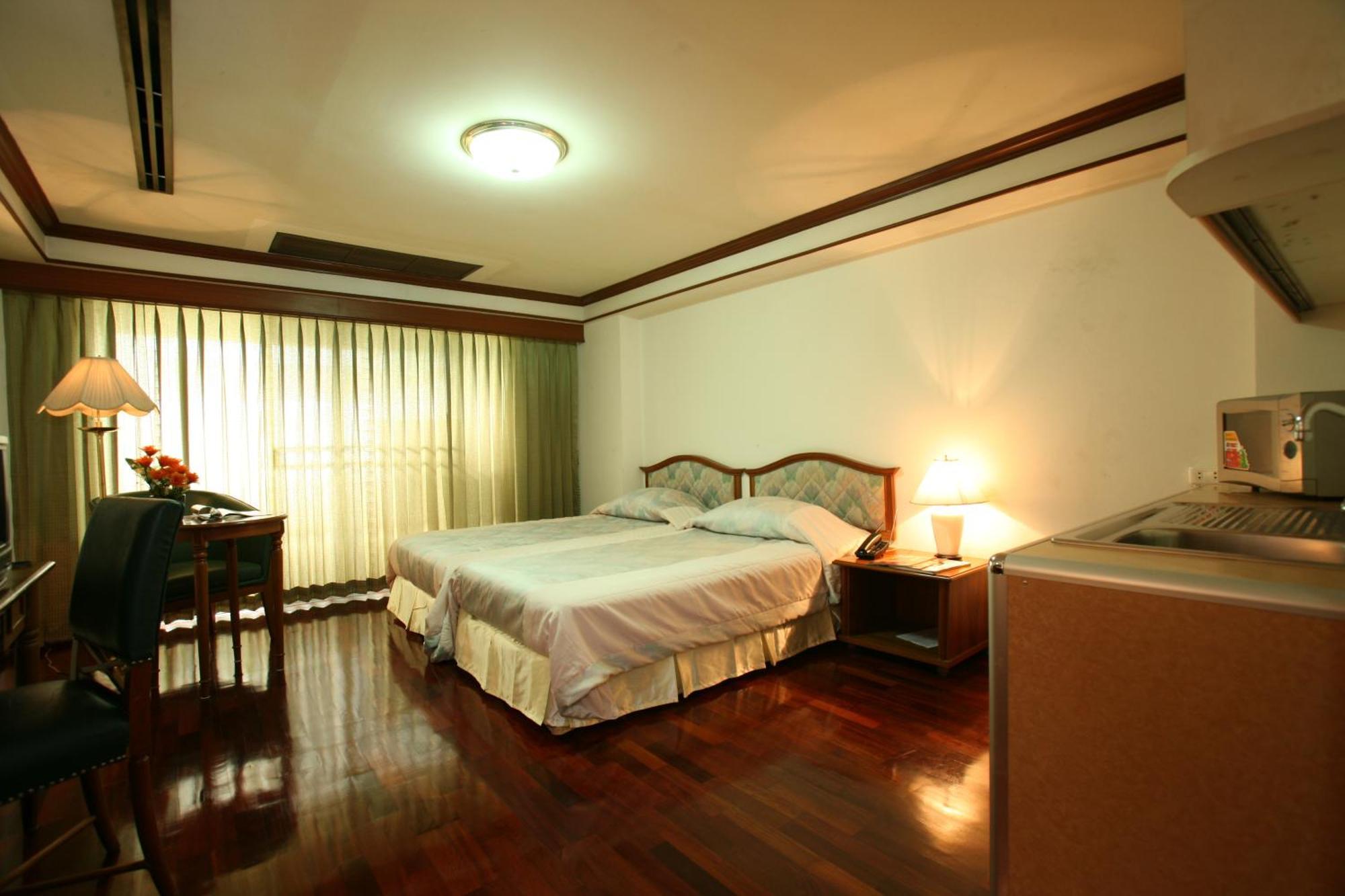 Interchange Tower Serviced Apartment - Sha Extra Plus Bangkok Bagian luar foto