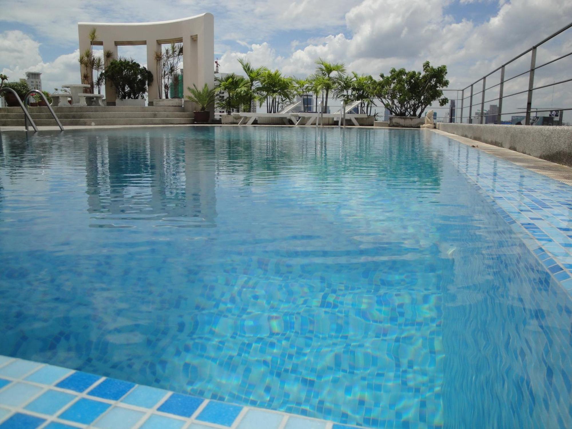 Interchange Tower Serviced Apartment - Sha Extra Plus Bangkok Bagian luar foto