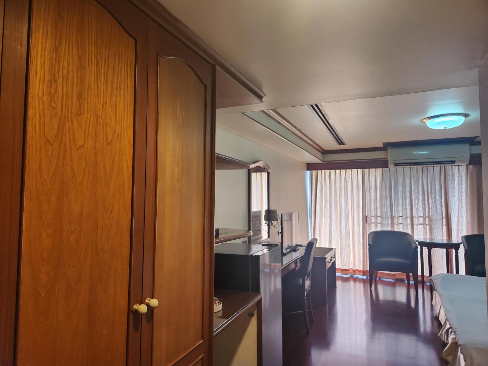 Interchange Tower Serviced Apartment - Sha Extra Plus Bangkok Bagian luar foto