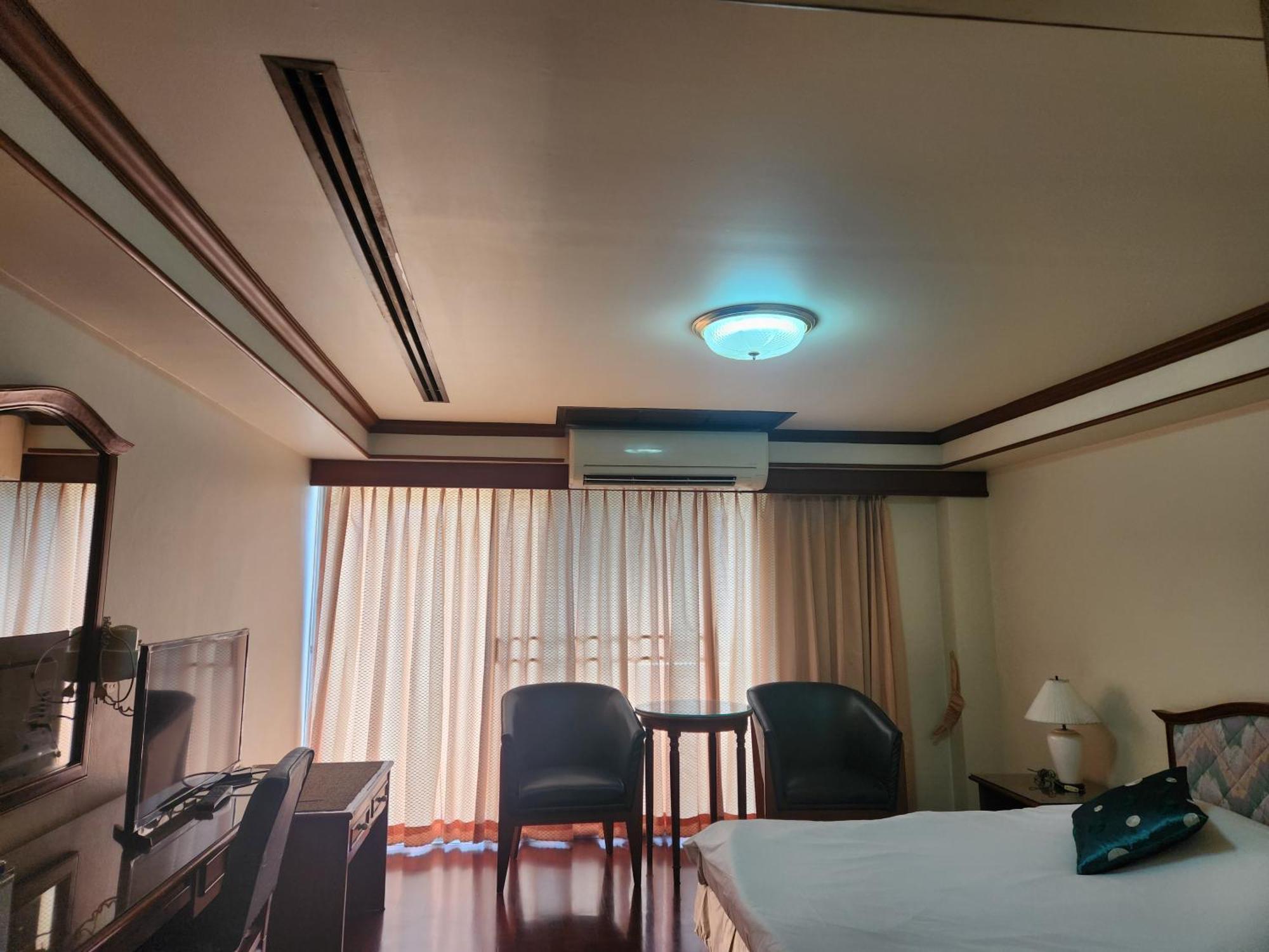 Interchange Tower Serviced Apartment - Sha Extra Plus Bangkok Bagian luar foto