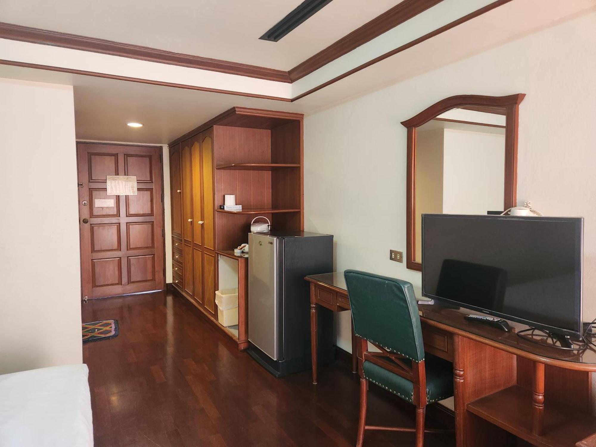 Interchange Tower Serviced Apartment - Sha Extra Plus Bangkok Bagian luar foto
