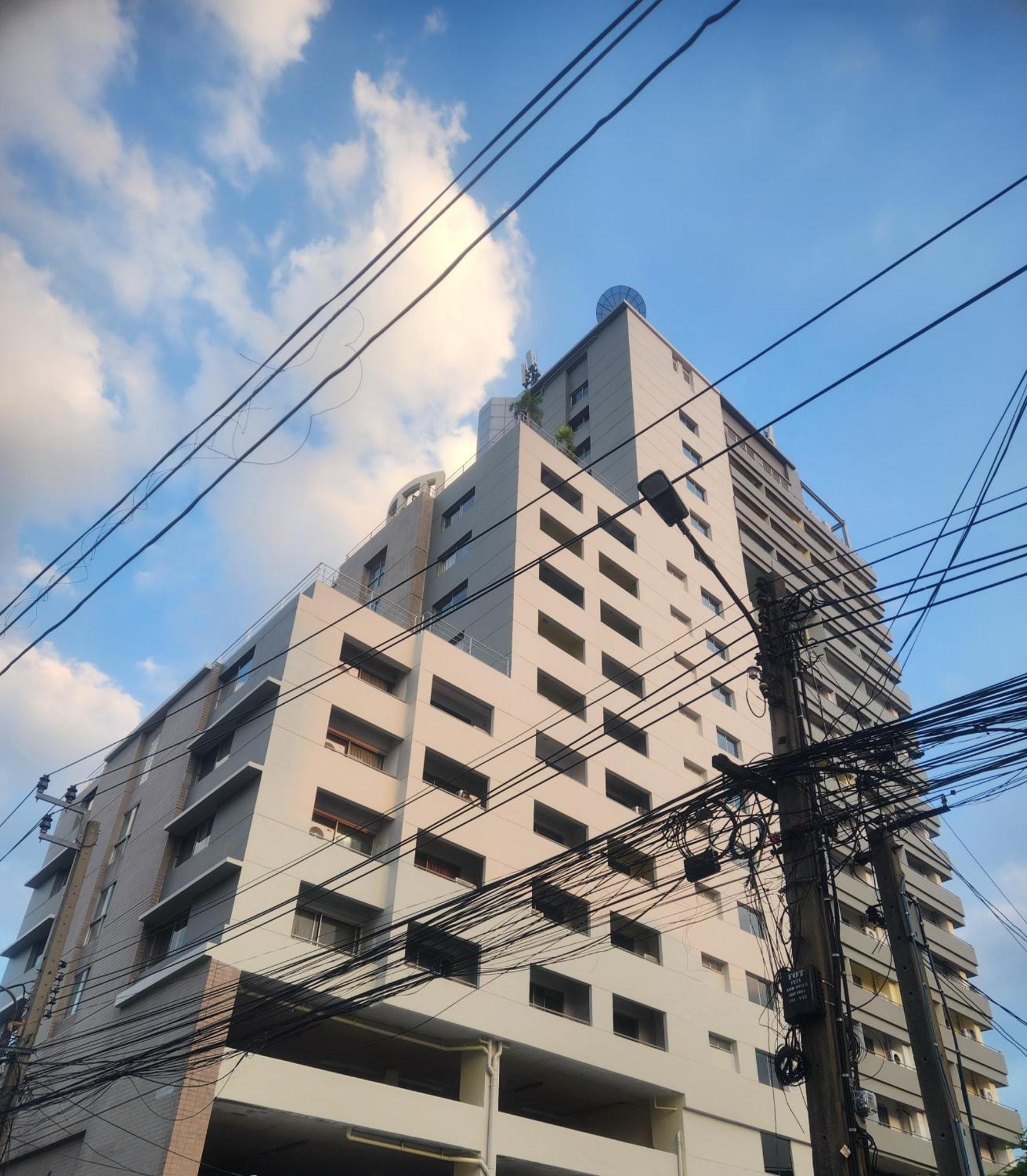 Interchange Tower Serviced Apartment - Sha Extra Plus Bangkok Bagian luar foto