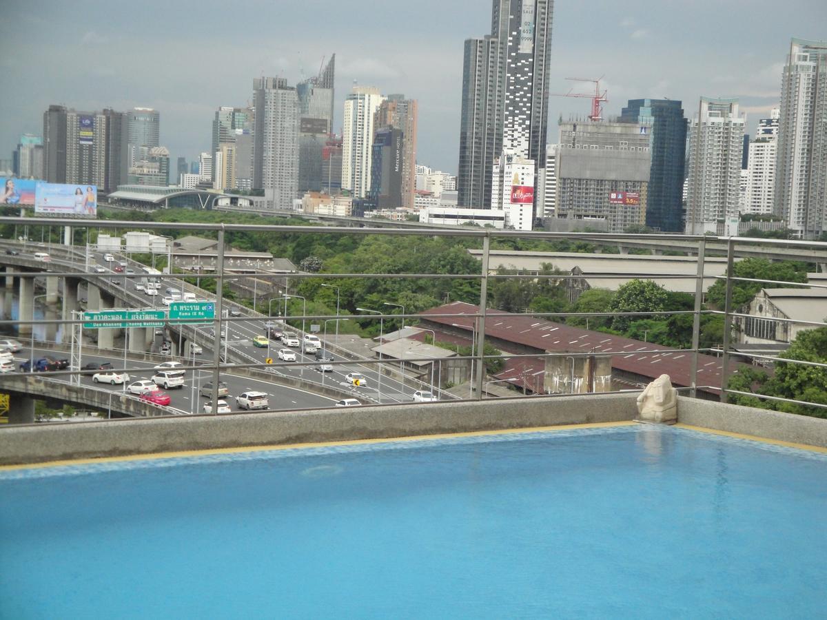 Interchange Tower Serviced Apartment - Sha Extra Plus Bangkok Bagian luar foto